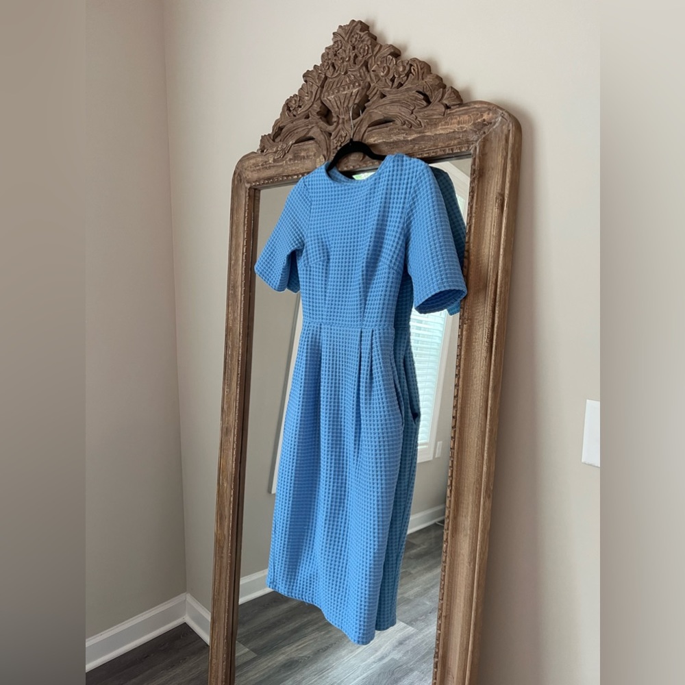 Preowned beautiful ASOS MIDI blue dress with pockets size 0